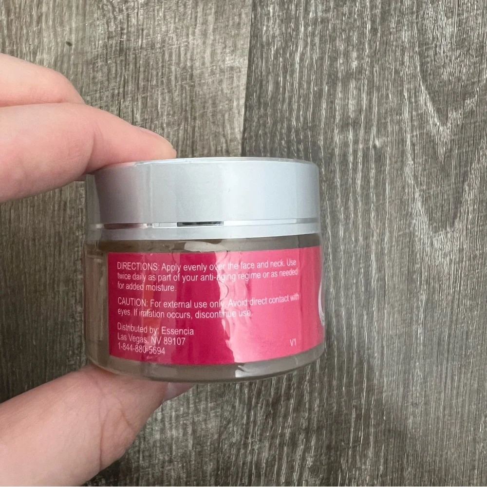 NEW Essencia Eye Revitalizer & Ageless Moisturizer